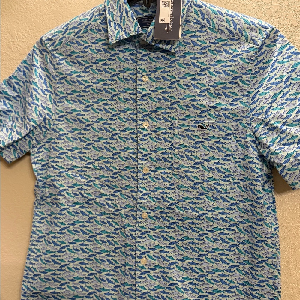 NWT Vineyard Vines Blue - Green fish Patterned casual button down shirt